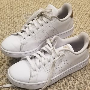 White adidas advantage sneaker